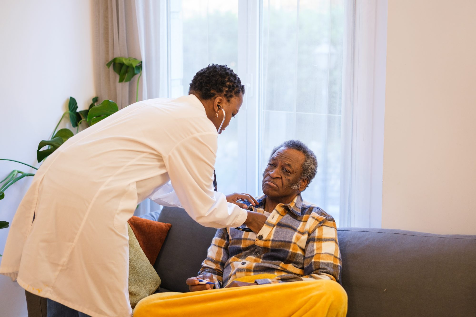 what does a travel nurse do