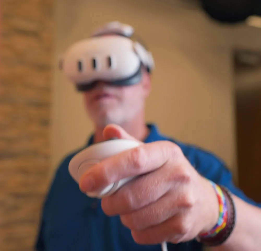 Student using VR tech